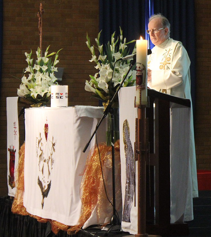 FR-JIM-CELEBRATING-MASS